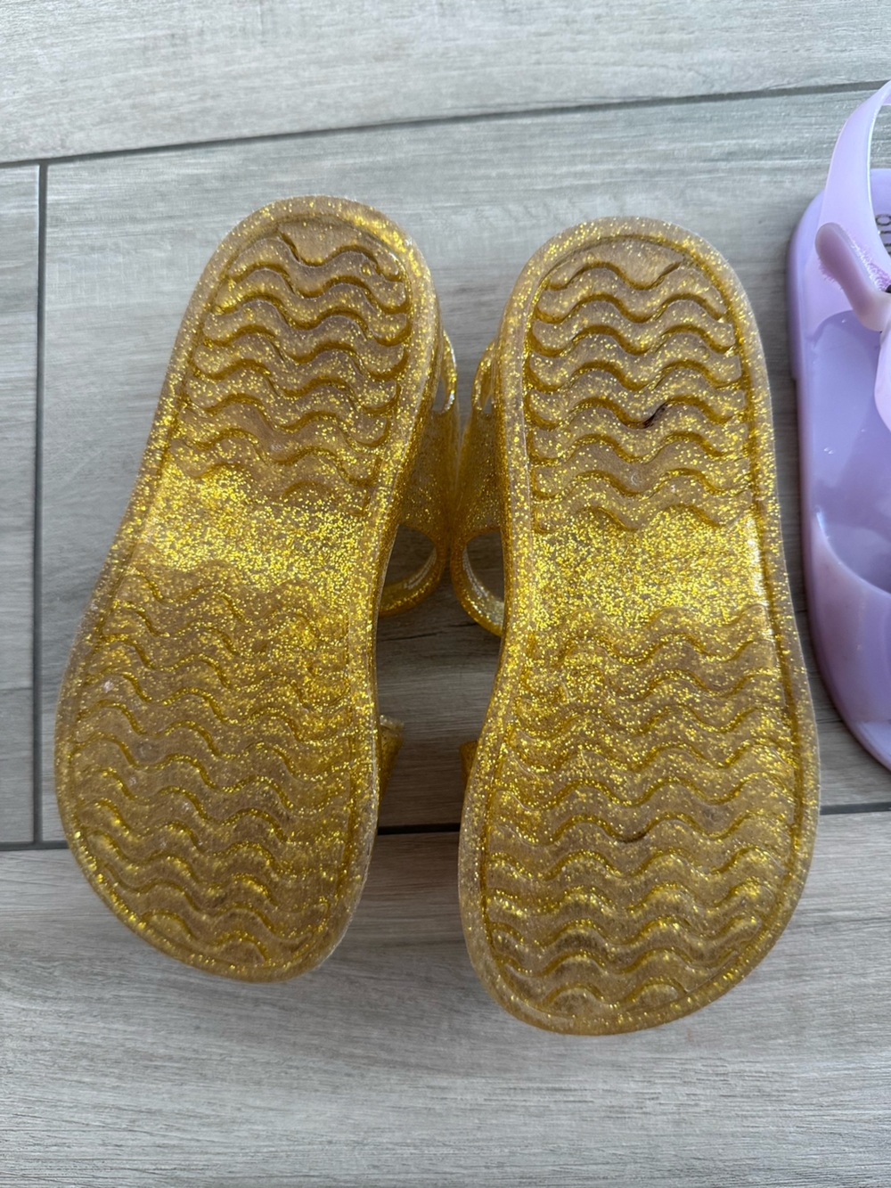 Cat & Jack Gold Glitter Sandals & Old Navy Lavender Floral Jelly Sandals size 9 - Picture 4 of 5